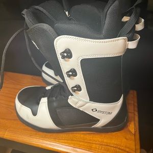 Syst3m size 10 snowboard boots and Boeri size Large helmet. Package deal.